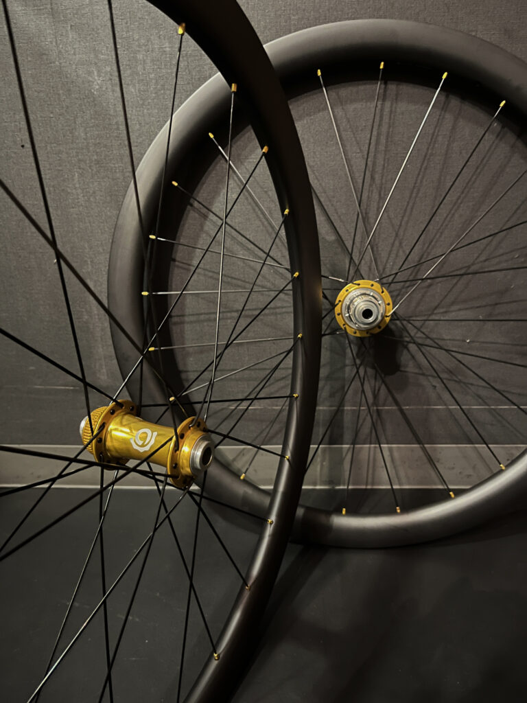 whoo wheel works ☆ 手組みホイール | whoo bicycles